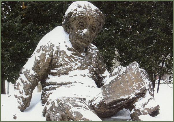 Statue of Albert Einstein